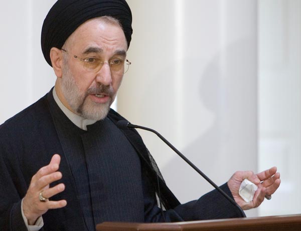 Khatami Visits Grounds