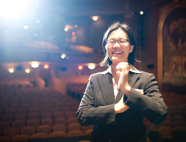 How Does Hollywood Create a Buzz?