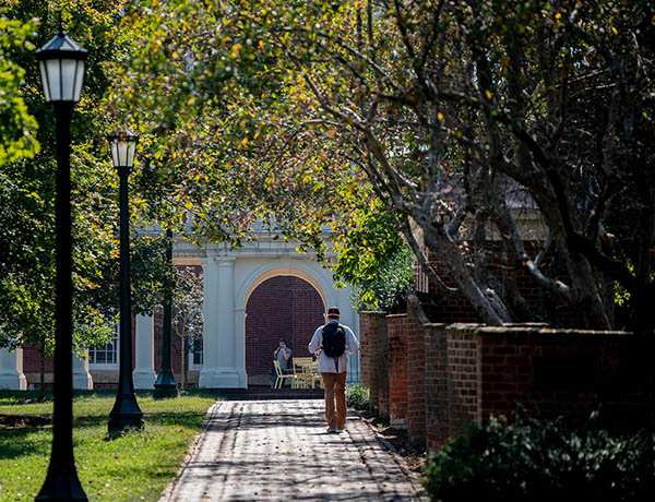 9,000 get offers for 4,000 spots at UVA