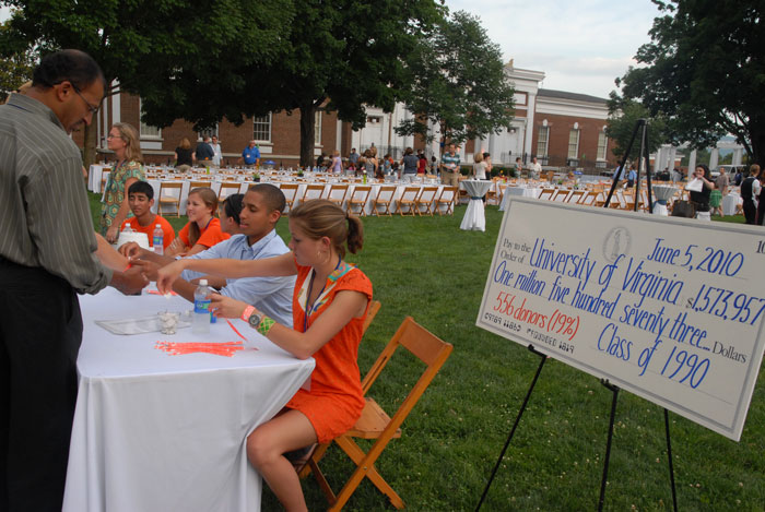 Alumni show support for UVA with a class gift